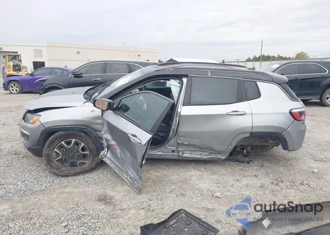 2019 Jeep Compass Trailhawk 4X4 z USA, uszkodzony, nr VIN 3C4NJDDB8KT671153